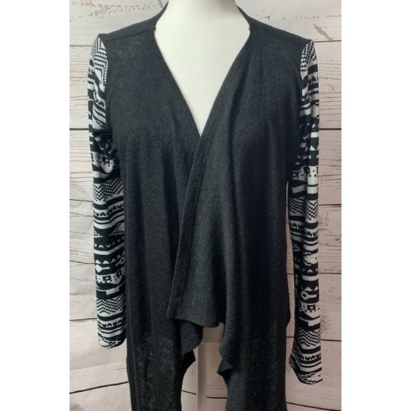NWOT Flying Tomato Black & White Aztec Cardigan - Picture 2 of 5